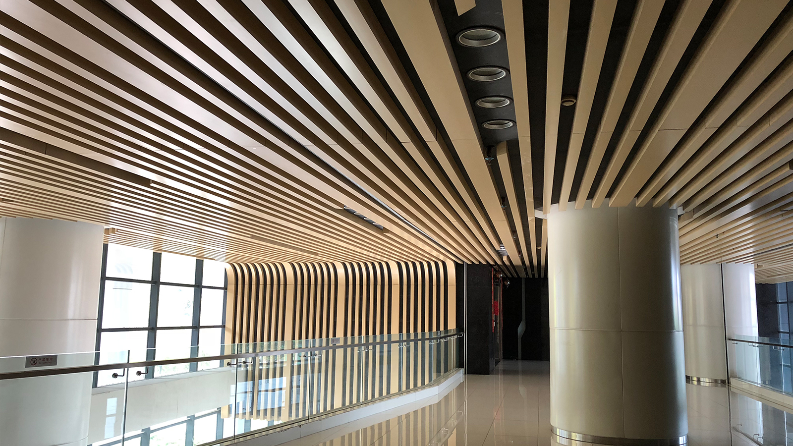 木紋鋁方通 | 無懼風(fēng)雨洗禮，依然美觀靚麗 