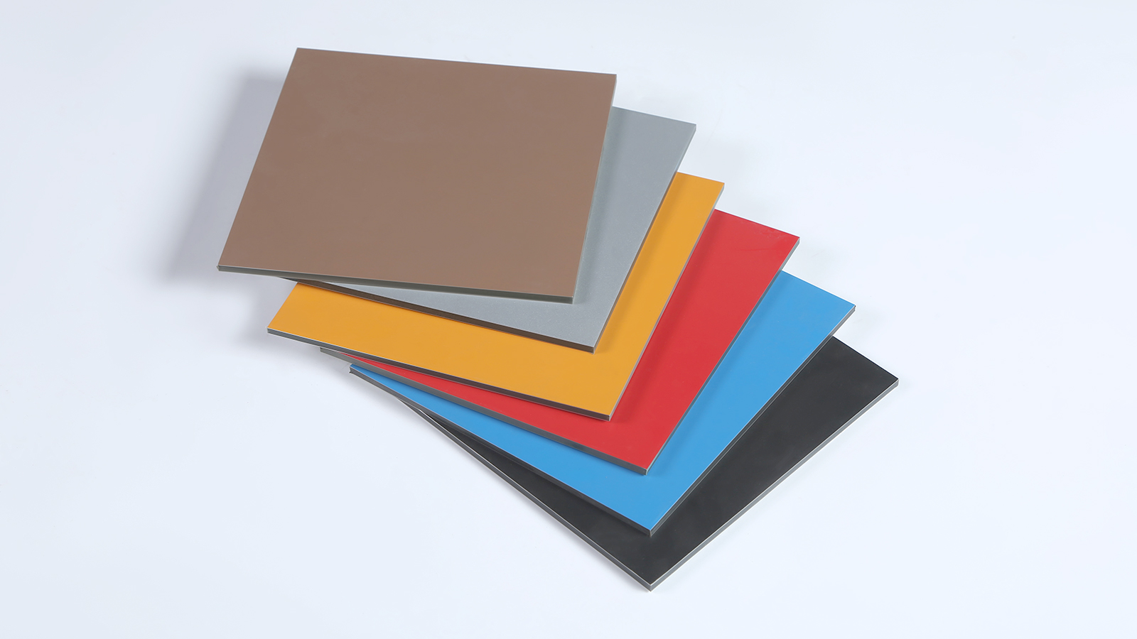 鋁塑板抗壓性強，為高層建筑提供更加穩(wěn)固的保障