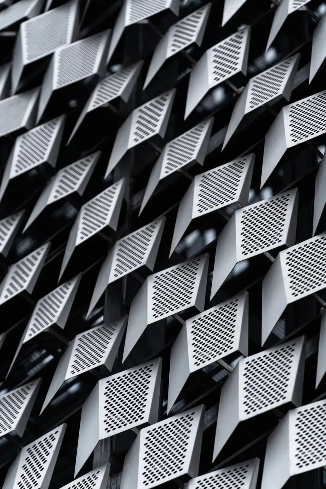 什么是鋁單板？ ?產(chǎn)品特性、規(guī)格及分類