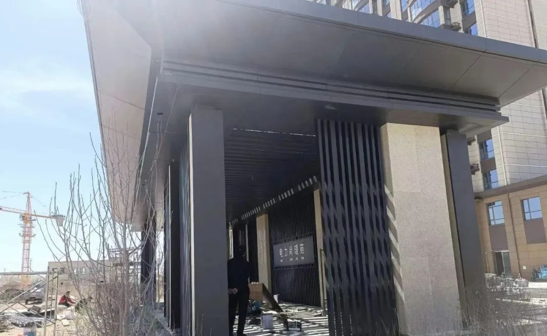 如何協(xié)助初次接觸鋁單板項目的甲方完工？