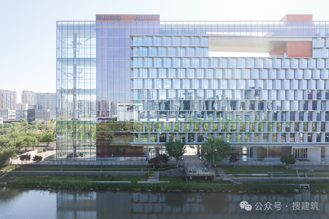 創(chuàng)新辦公：因地制宜，用長(zhǎng)度換高度，穿孔鋁板的外立面設(shè)計(jì)